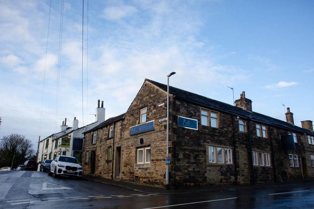 Bert'S Rooms At The Black Horse Inn Brighouse Eksteriør billede
