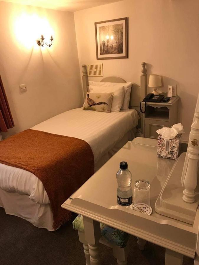 Bert'S Rooms At The Black Horse Inn Brighouse Eksteriør billede