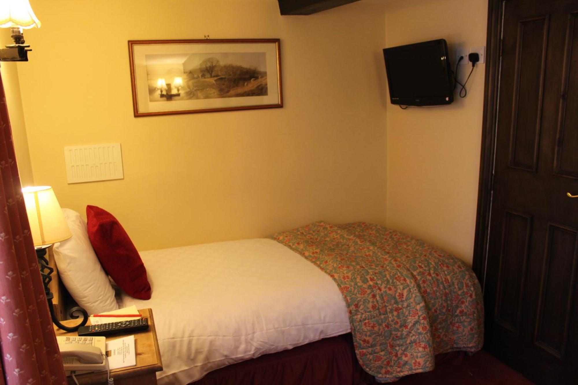 Bert'S Rooms At The Black Horse Inn Brighouse Eksteriør billede